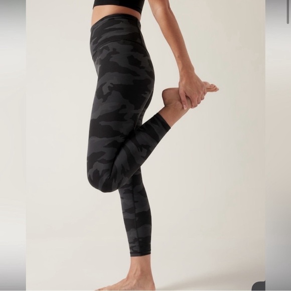 Athleta Pants - NWT Athleta Camo Elation Ultra High Rise 7/8 Leggings Size 1X